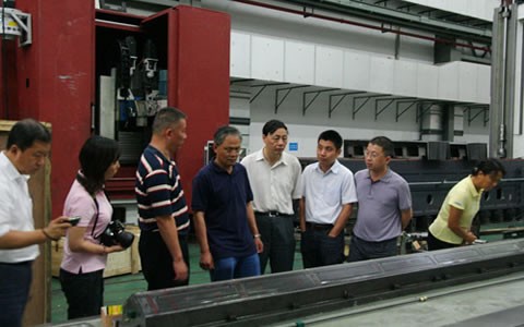 中國(guo)機床工(gōng)具協會(hui)執行副(fù)理事長(zhǎng)王黎明(ming)莅臨杭(hang)機股份(fèn)調研