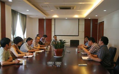 臨安市吳(wu)春法副市長(zhǎng)莅臨公司視(shì)察指導工作(zuò)