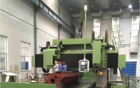 杭(háng)機股份(fèn)12米大型(xíng)數控動(dong)梁龍門(mén)導軌磨(mó)床順利(li)交付