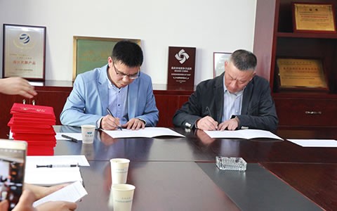 校企合(hé)作現代學徒(tú)制簽約拜師(shī)儀