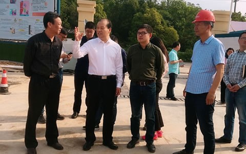 浦江(jiang)縣委書記程天(tiān)雲視察杭機新(xin)廠區建設情況(kuang)
